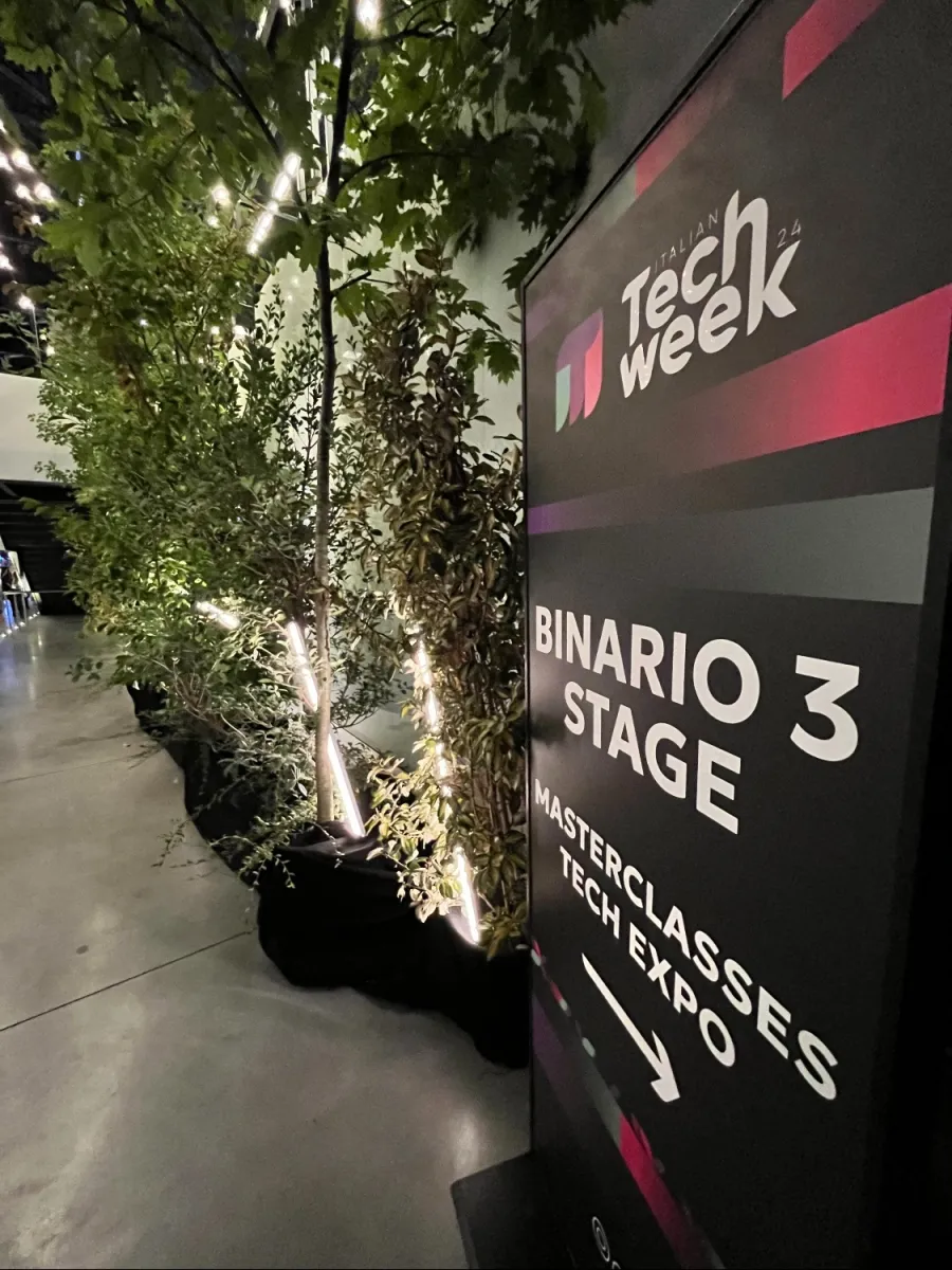 Allestimento verde all'Italian Teck Week 2024