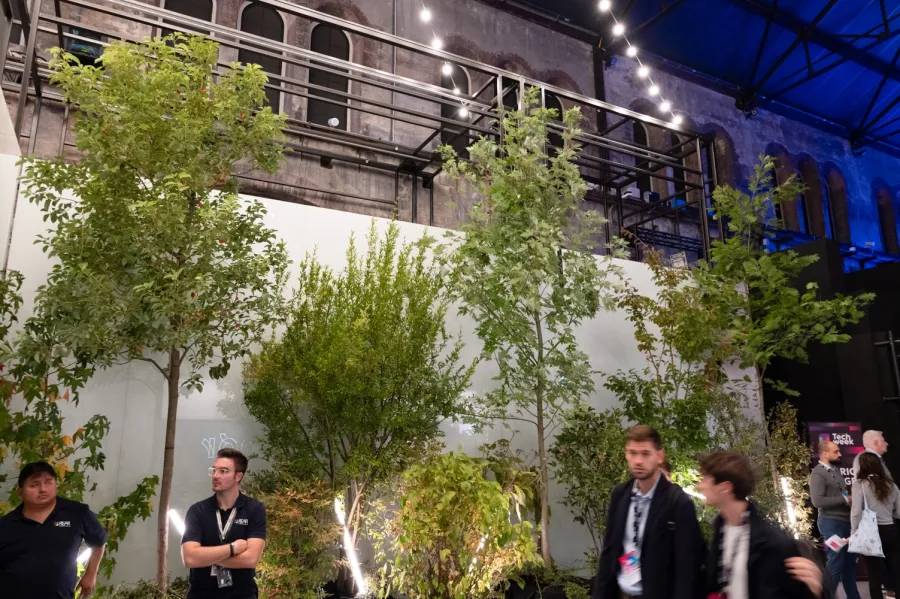 Allestimento verde all'Italian Teck Week 2024